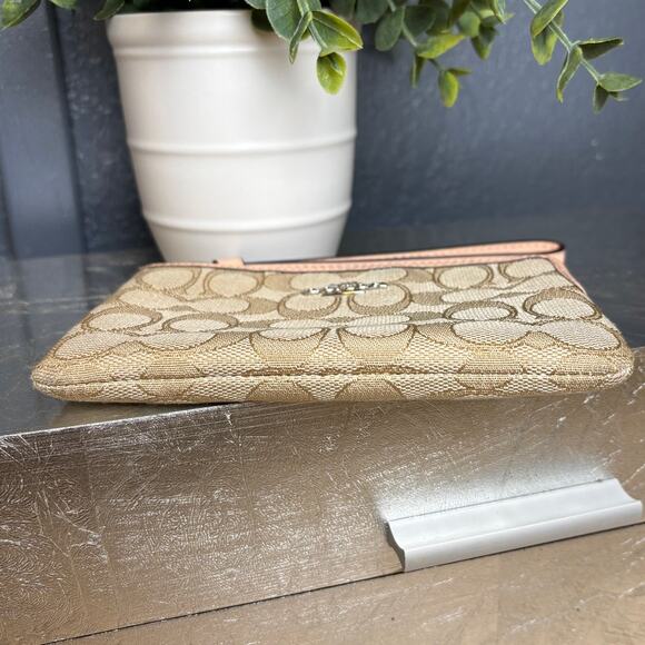 Coach Wristlet Outline Signature Logo Corner Zip Tan Khaki Light Pink - Picture 5 of 5